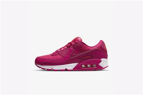 nike pro pink herren|famous pink nike shoes.